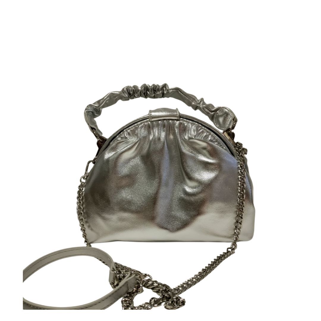 Bolso plateado coqueto 1