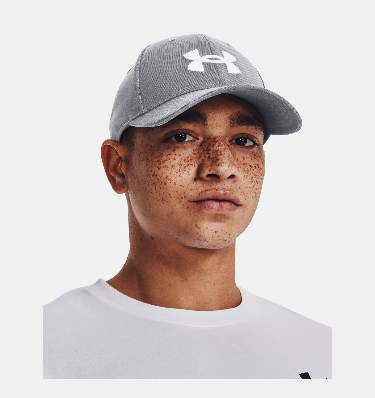 GORRA UNDER ARMOUR BLITZING GRIS/BLANCO 1