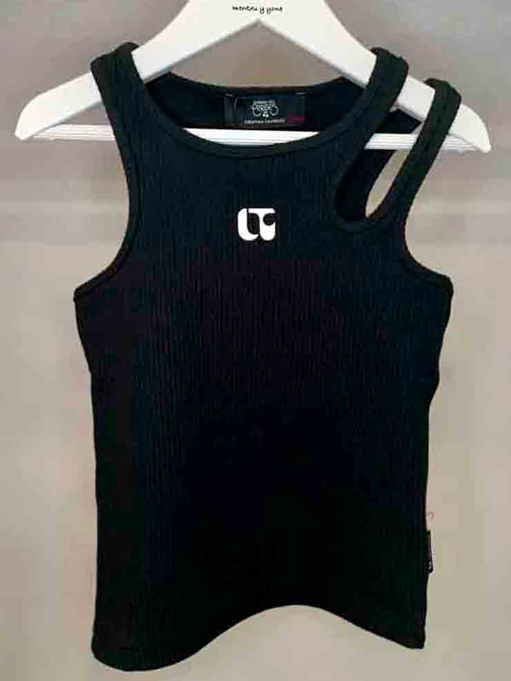 CAMISETA NEGRA TIRANTES 1
