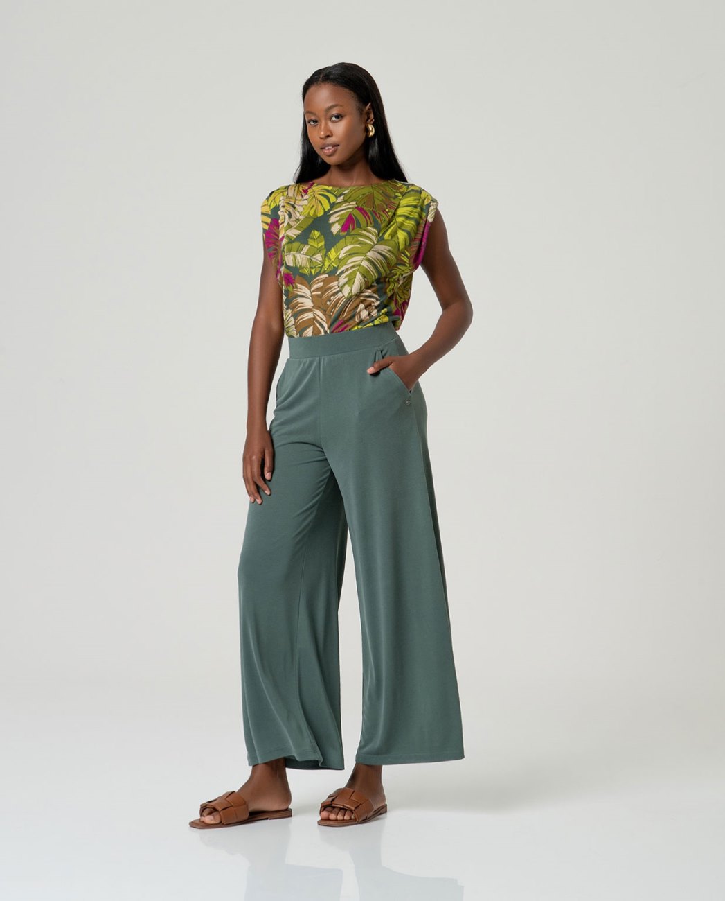 Pantalon ancho verde botella Surkana