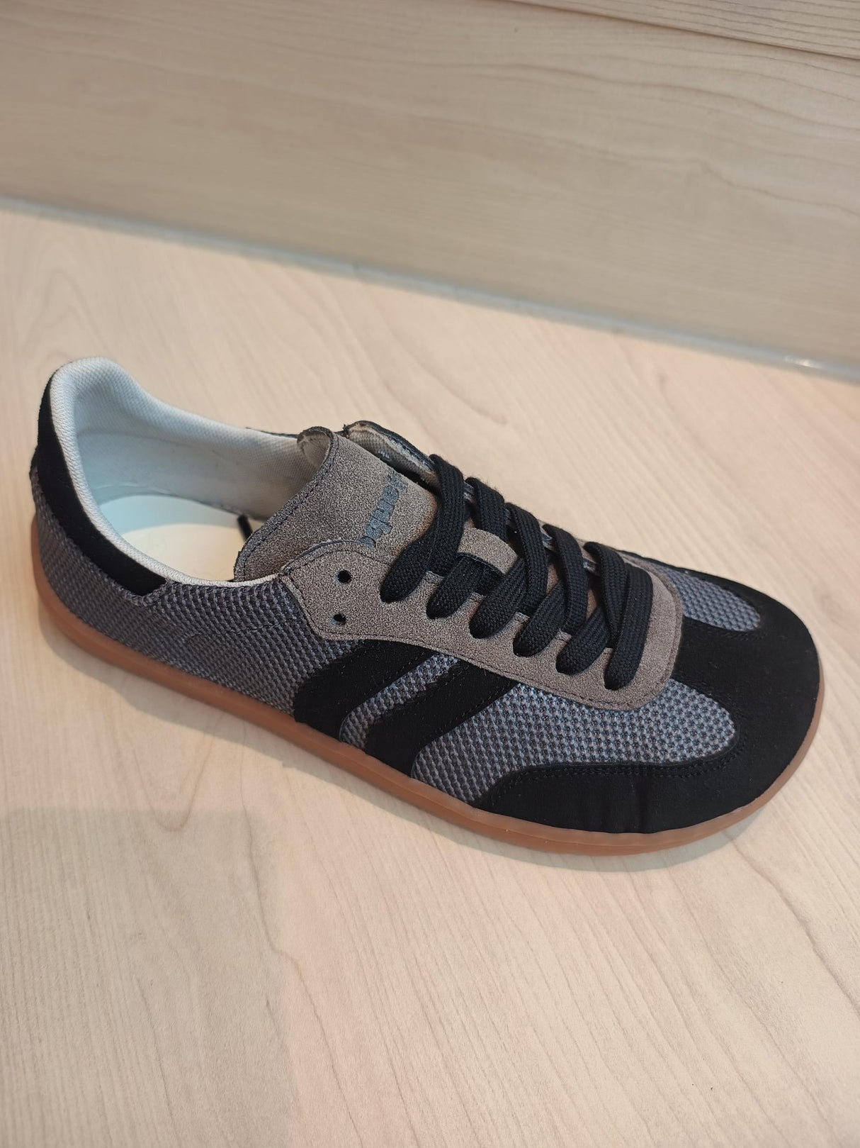 Zapatilla barefoot Track Negro 1