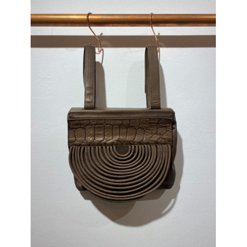 Mochila oc&co brown (pluma + masai flat) 1