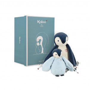 Peluches pinguino abrazando azul kaloo 1