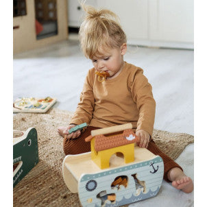 Juego de encajar formas arca de noe safari small foot 2