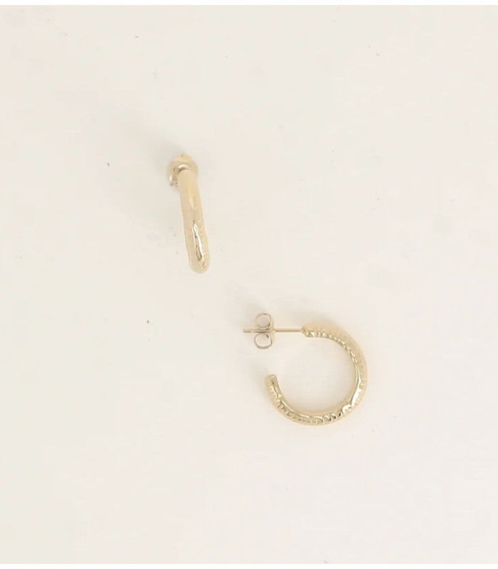 Aros lineas grabadas 2 cm dorado bohm paris 1