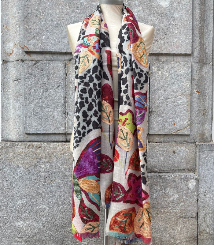 Fular deriva embroidery palombina 1