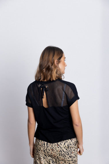 CAMISETA NEGRA ASIMETRICA BMB&Co