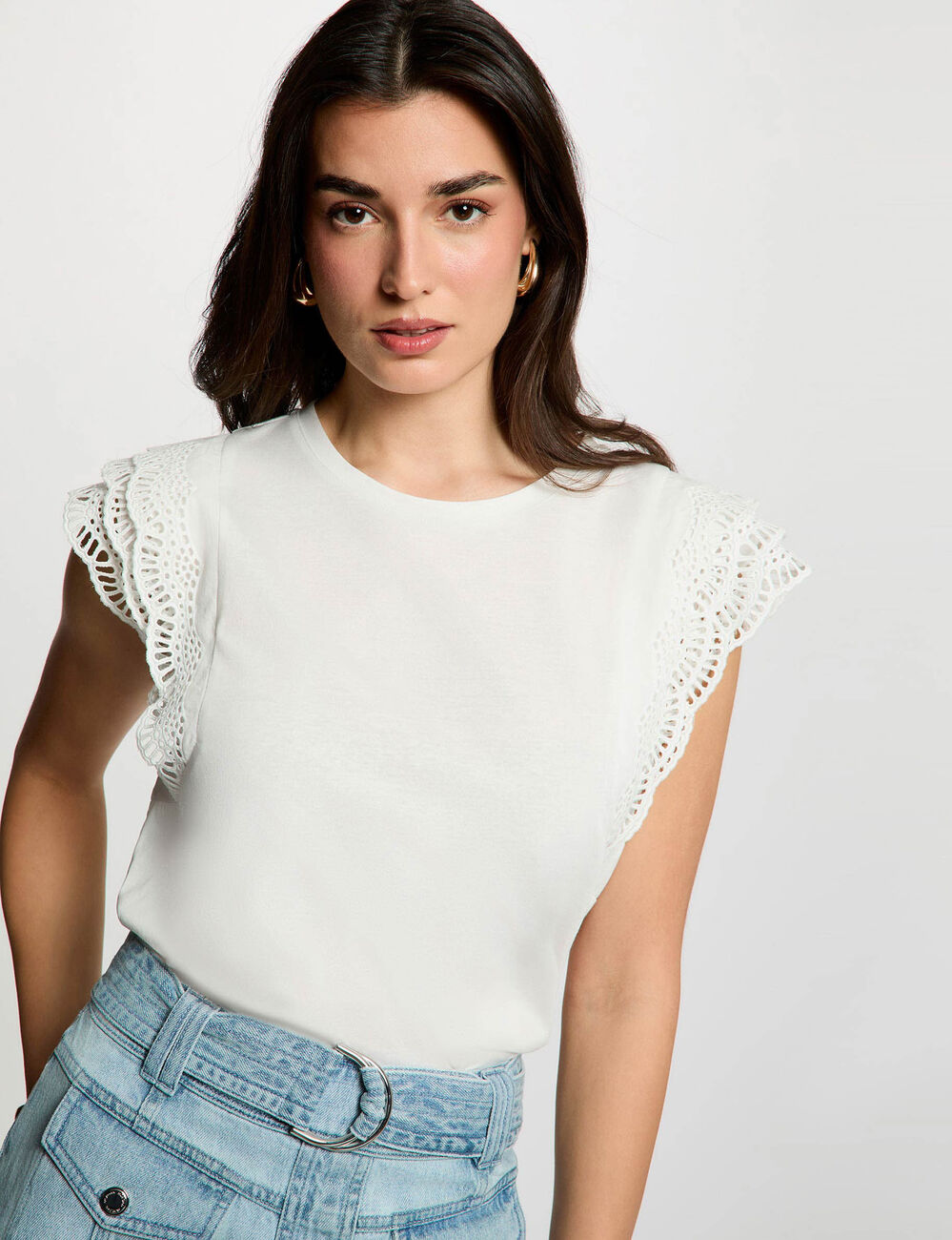 Camiseta con mangas de encaje blanco Morgan