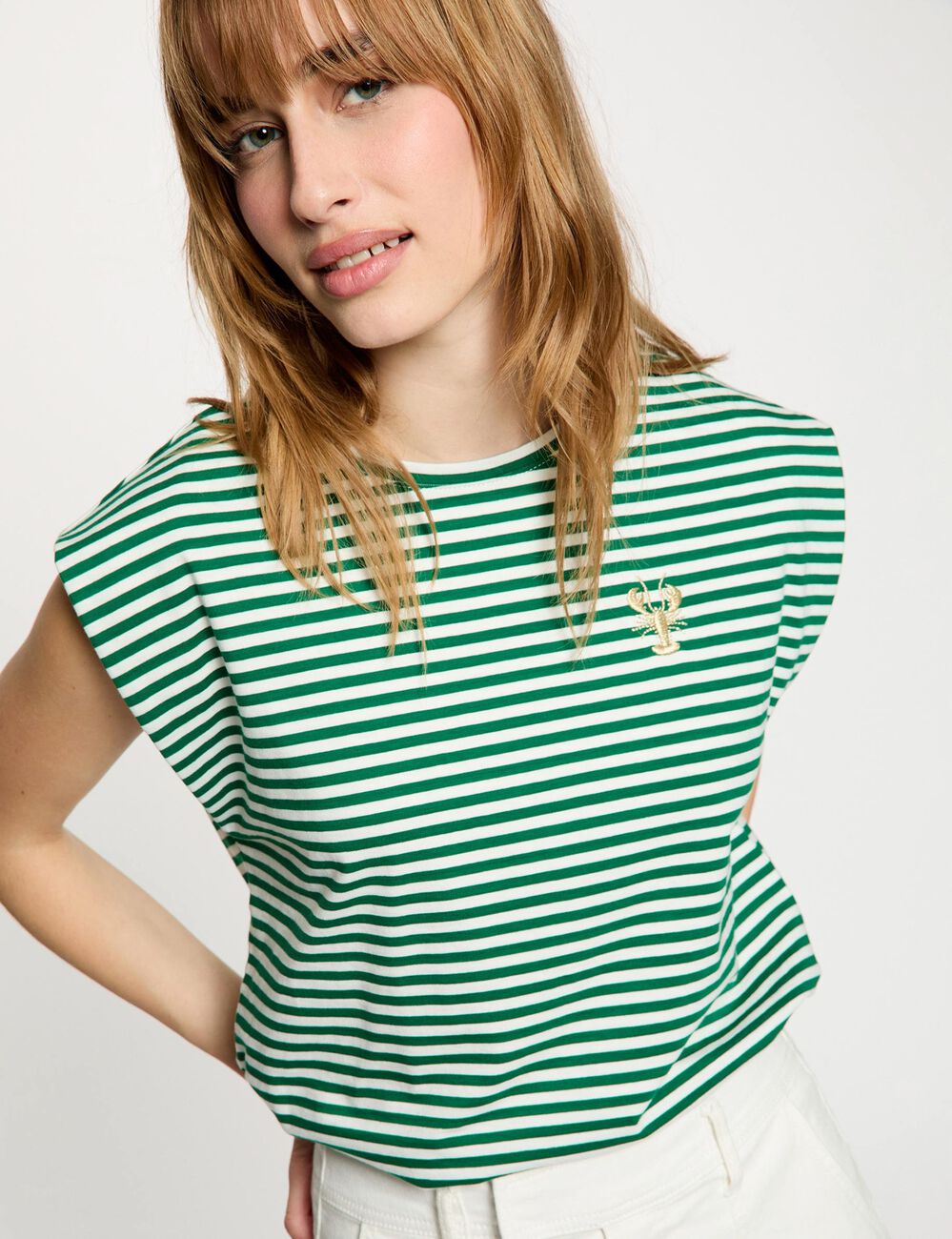 Camiseta de rayas bordada verde pradera Morgan