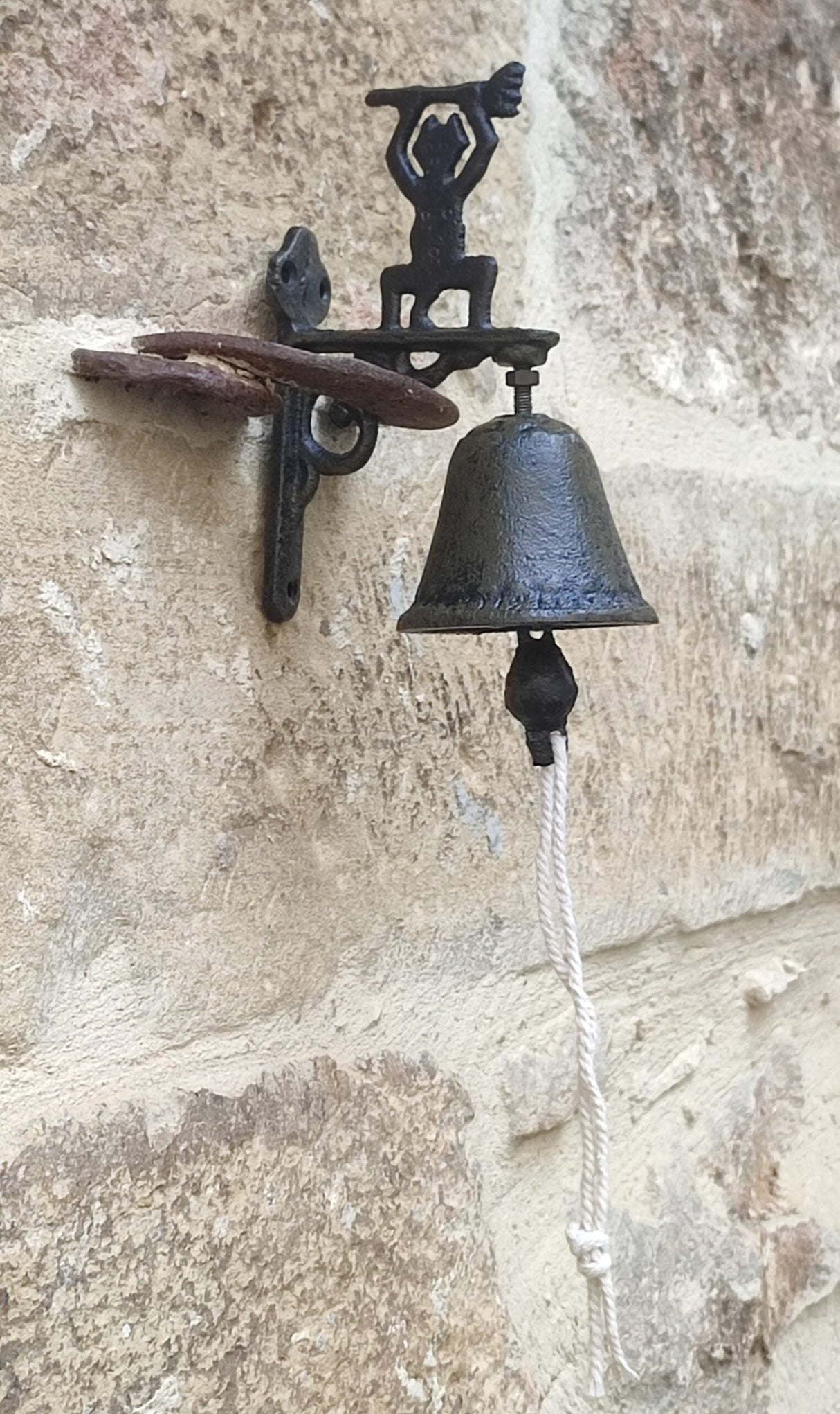 Campana de hierro fundido modelo diablo de Timanfaya - Dendago