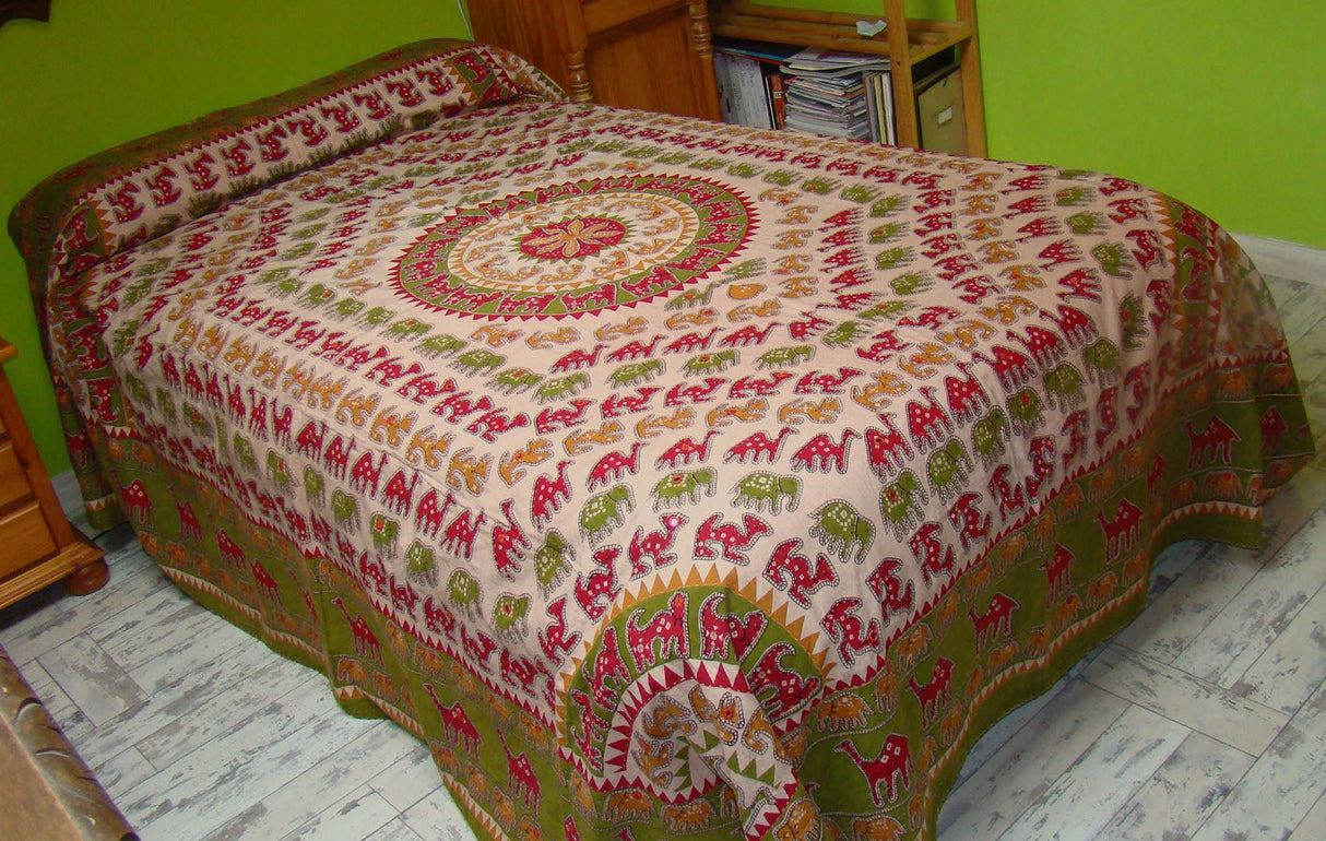 Colcha de algodón con elefantes y camellos modelo Amber - Dendago
