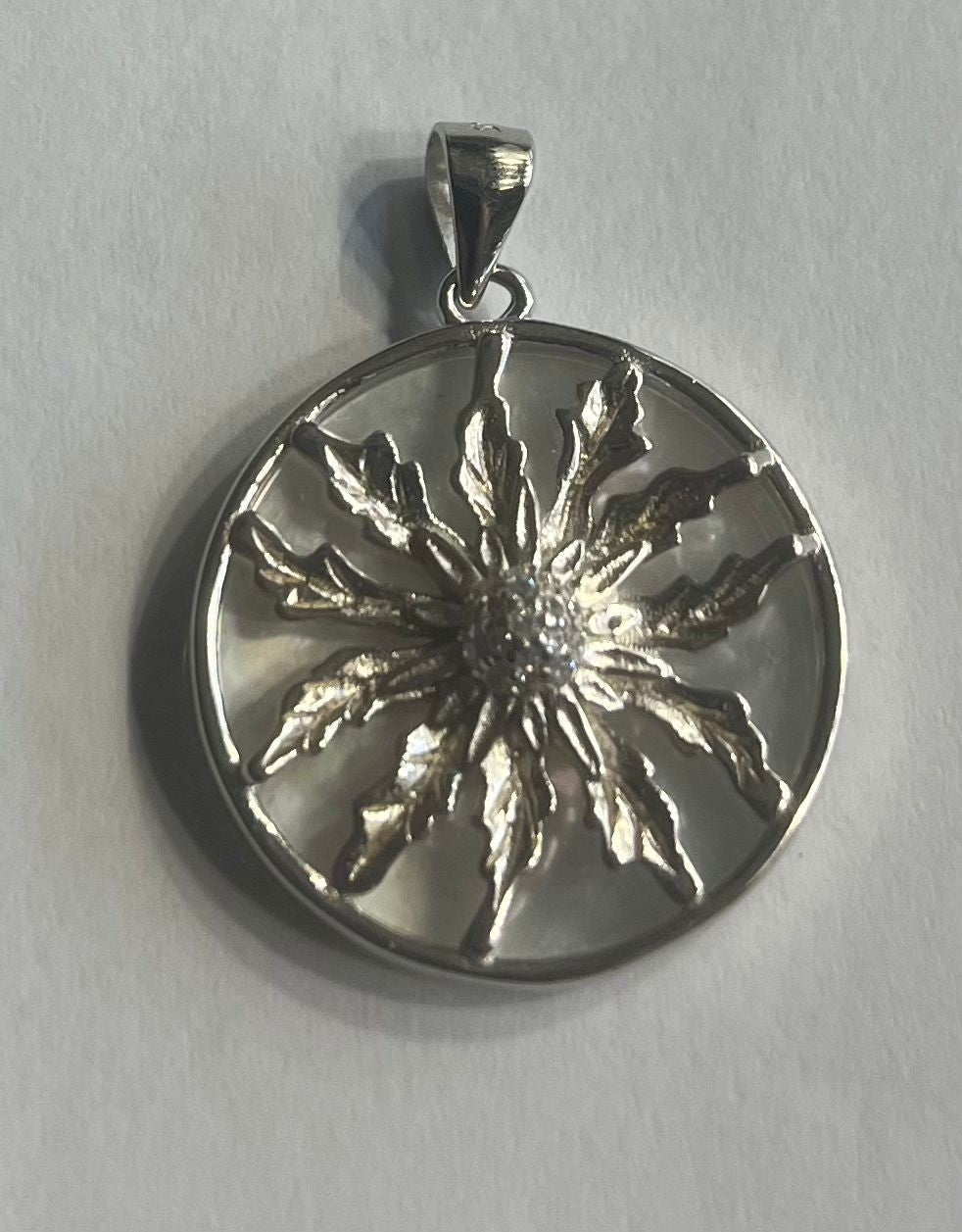 Colgante Eguzkilore Plata con Nacar - Dendago