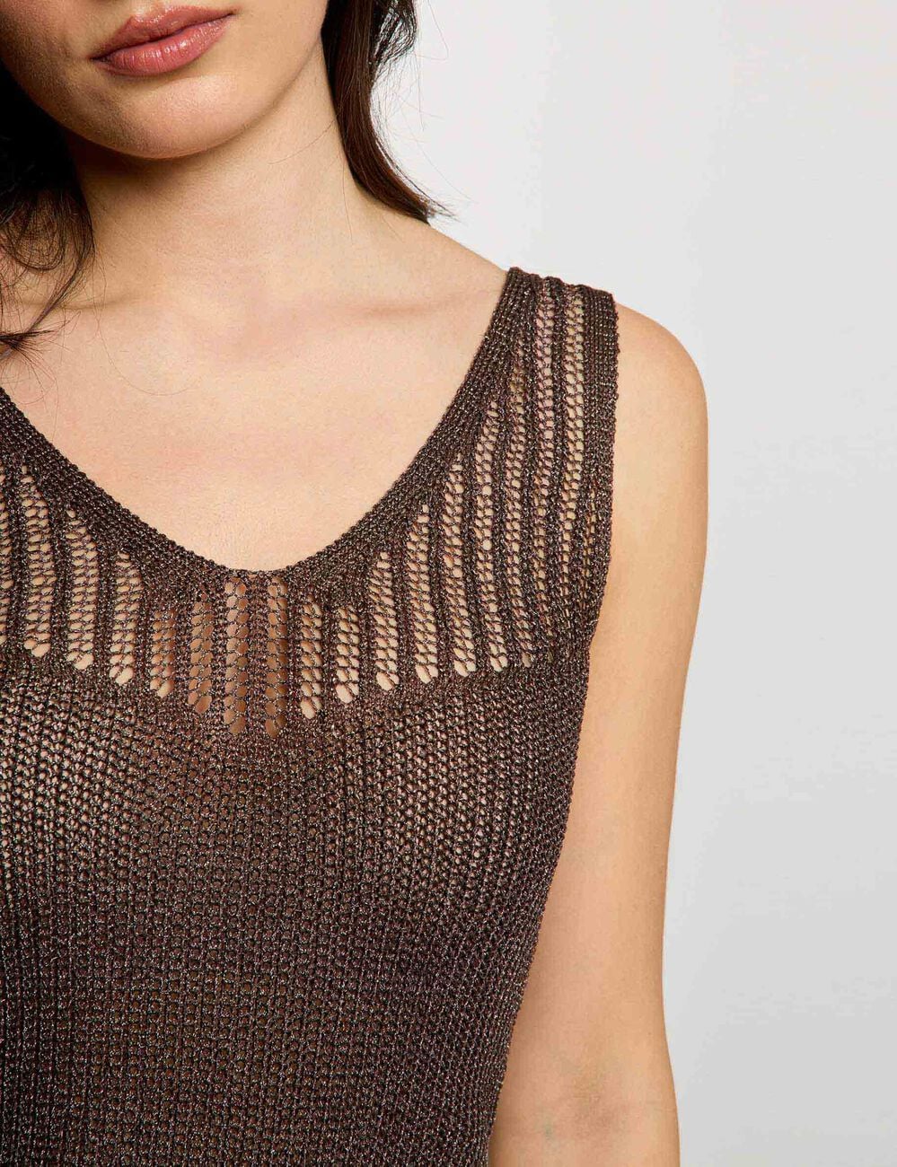 Camiseta ajustada cuello v marrón oscuro Morgan