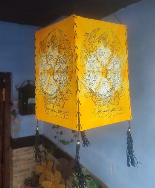 Lámpara de tela amarilla con dibujos de Ganesha - Dendago
