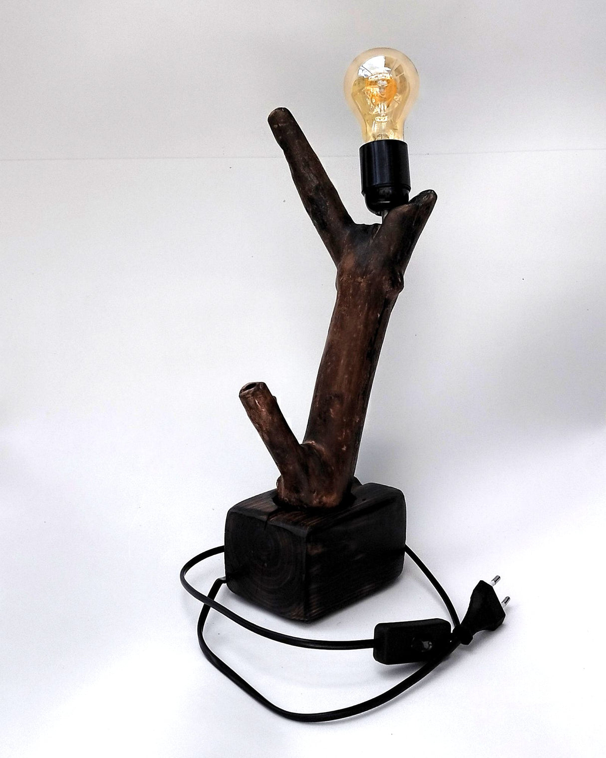 Lámpara de Mesa "Broto" – Serie Elemental (Yakisugi & Upcycling)