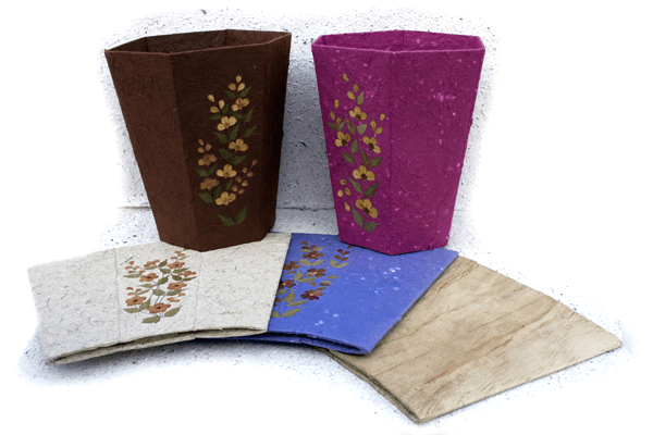 Papelera de papel reciclado con flores secas - Dendago