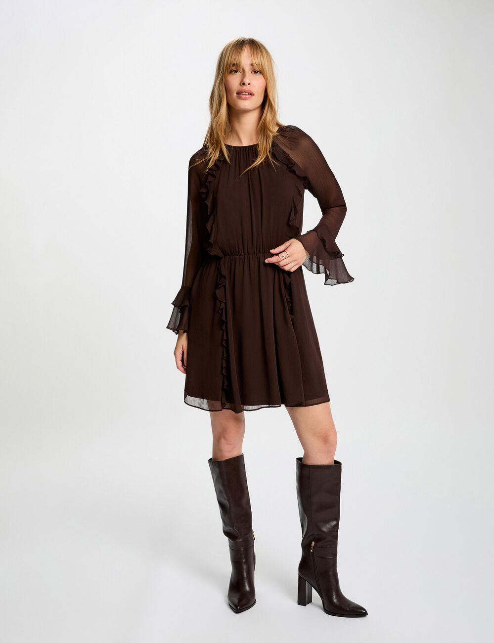 Vestido corto fluido marron oscuro Morgan