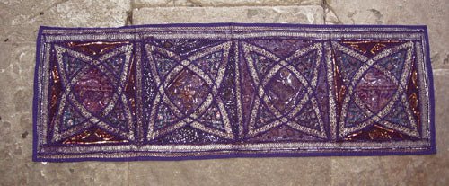 Tapiz de algodón de 4 cuerpos con telas indias. 150 x 50 cm - Dendago