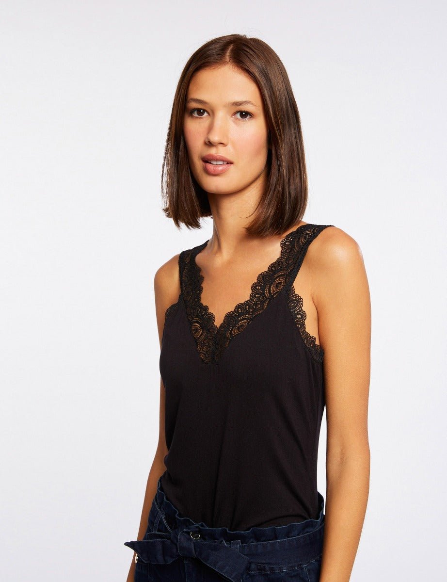 Top tirantes anchos con encaje negro MORGAN - Dendago