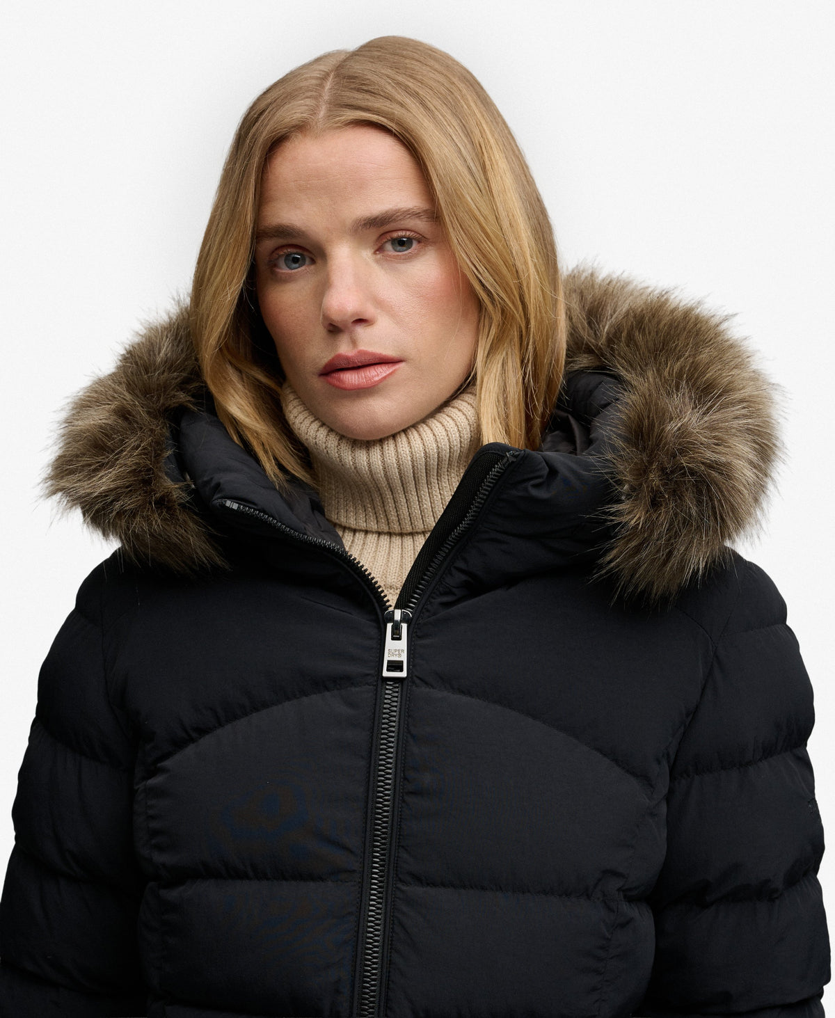 Chaqueta acolchada Fuji con capucha de piel sintética negro Superdry&Co