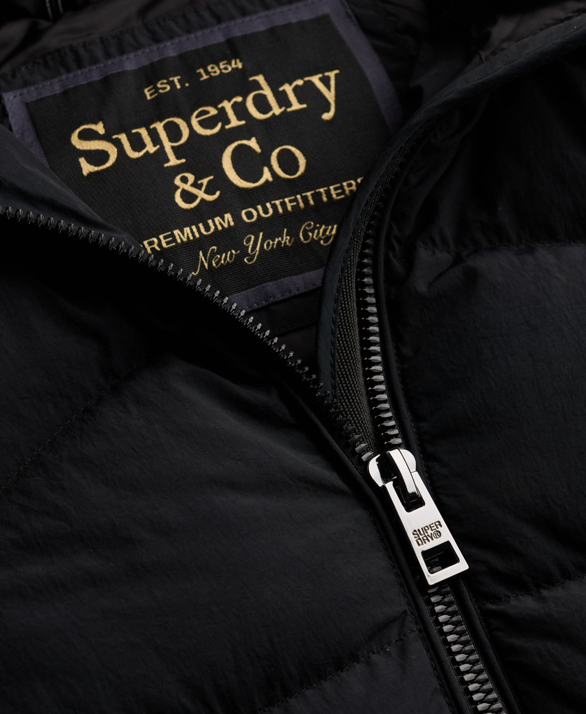 Chaqueta acolchada Fuji con capucha de piel sintética negro Superdry&Co