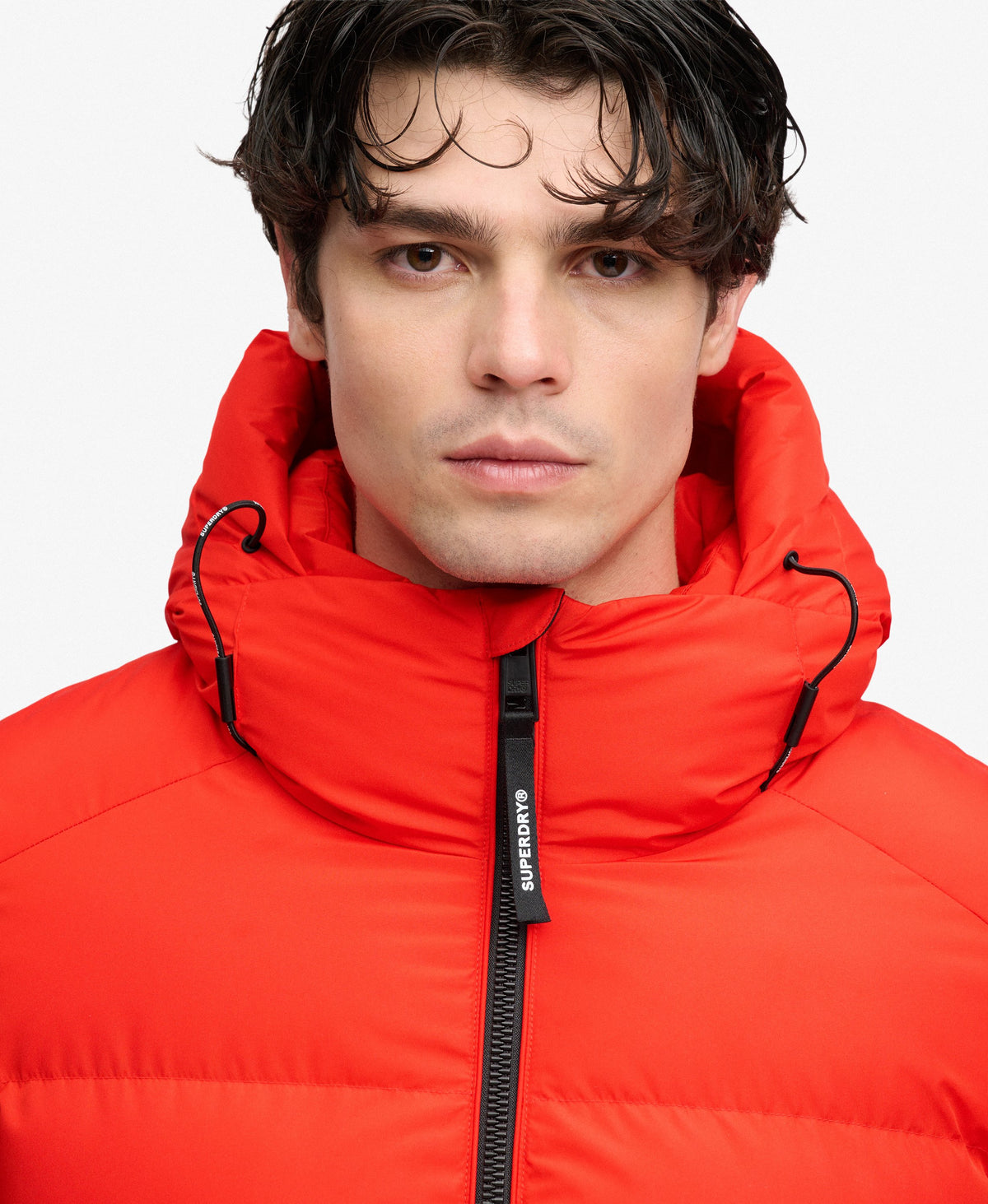 Chaqueta deportiva acolchada con capucha rojo plomo Superdry&Co