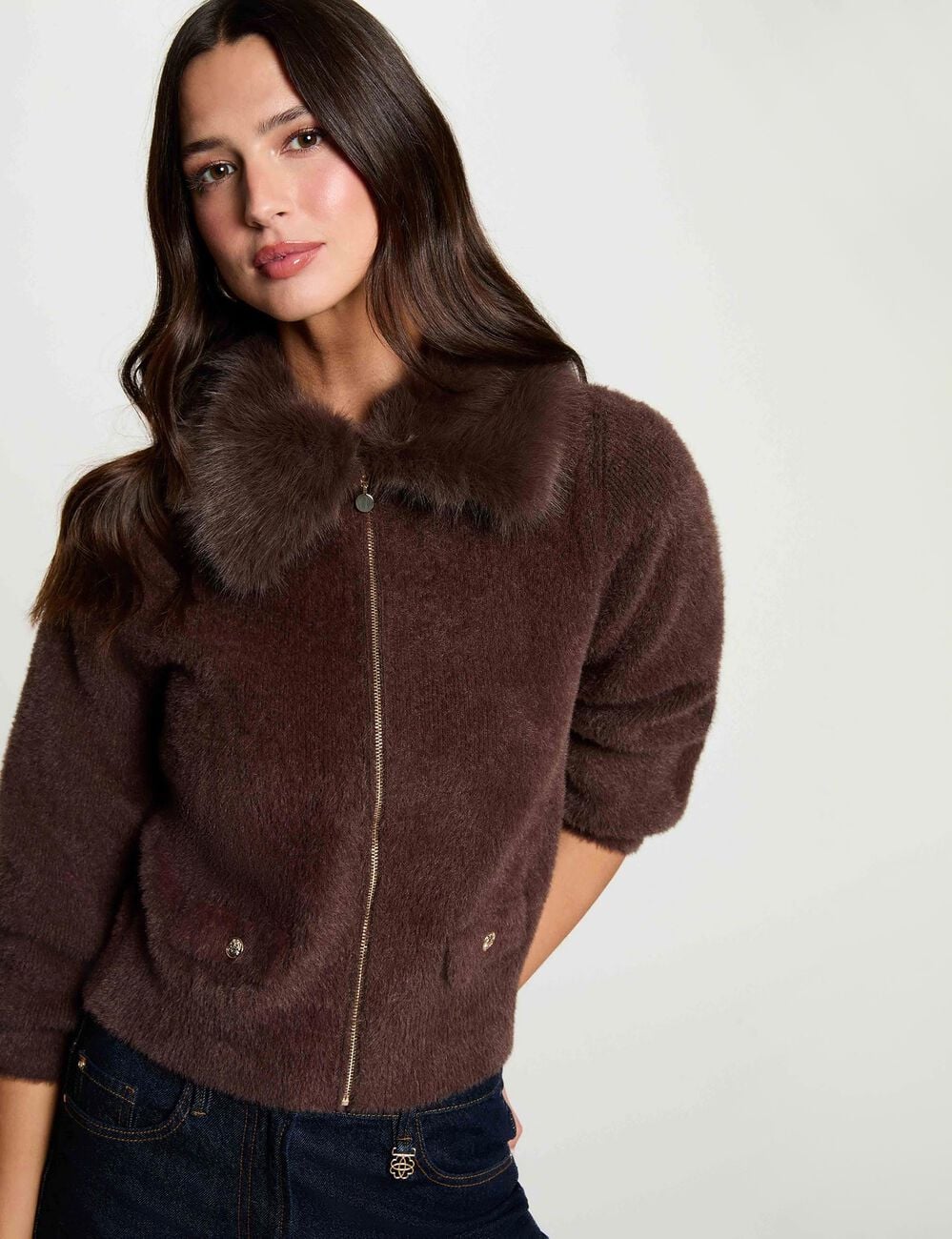 Chaqueta con cuello de piel marrón oscuro morgan