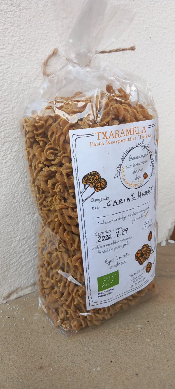 Espiralak gari semola integrala eta kurriarekin