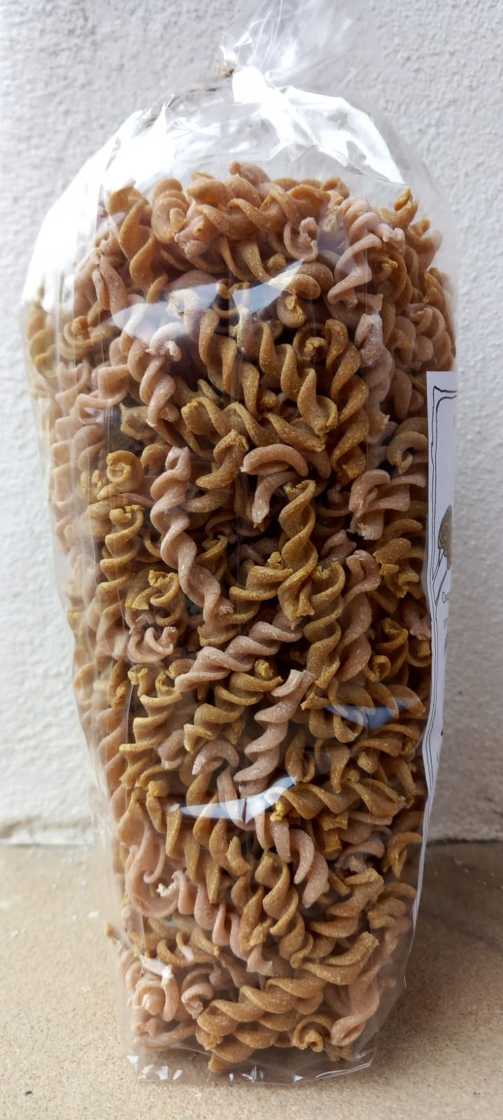 Espiralak gari semola integrala, kalabaza eta kurriarekin