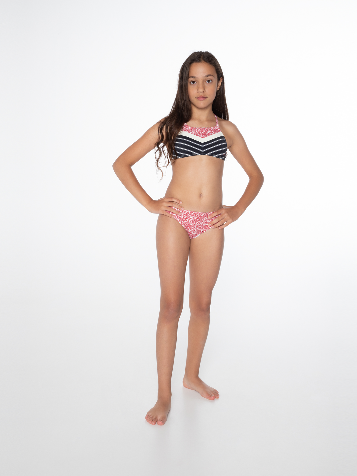 BIKINI FLORES/RAYAS PROTEST NIÑA 2