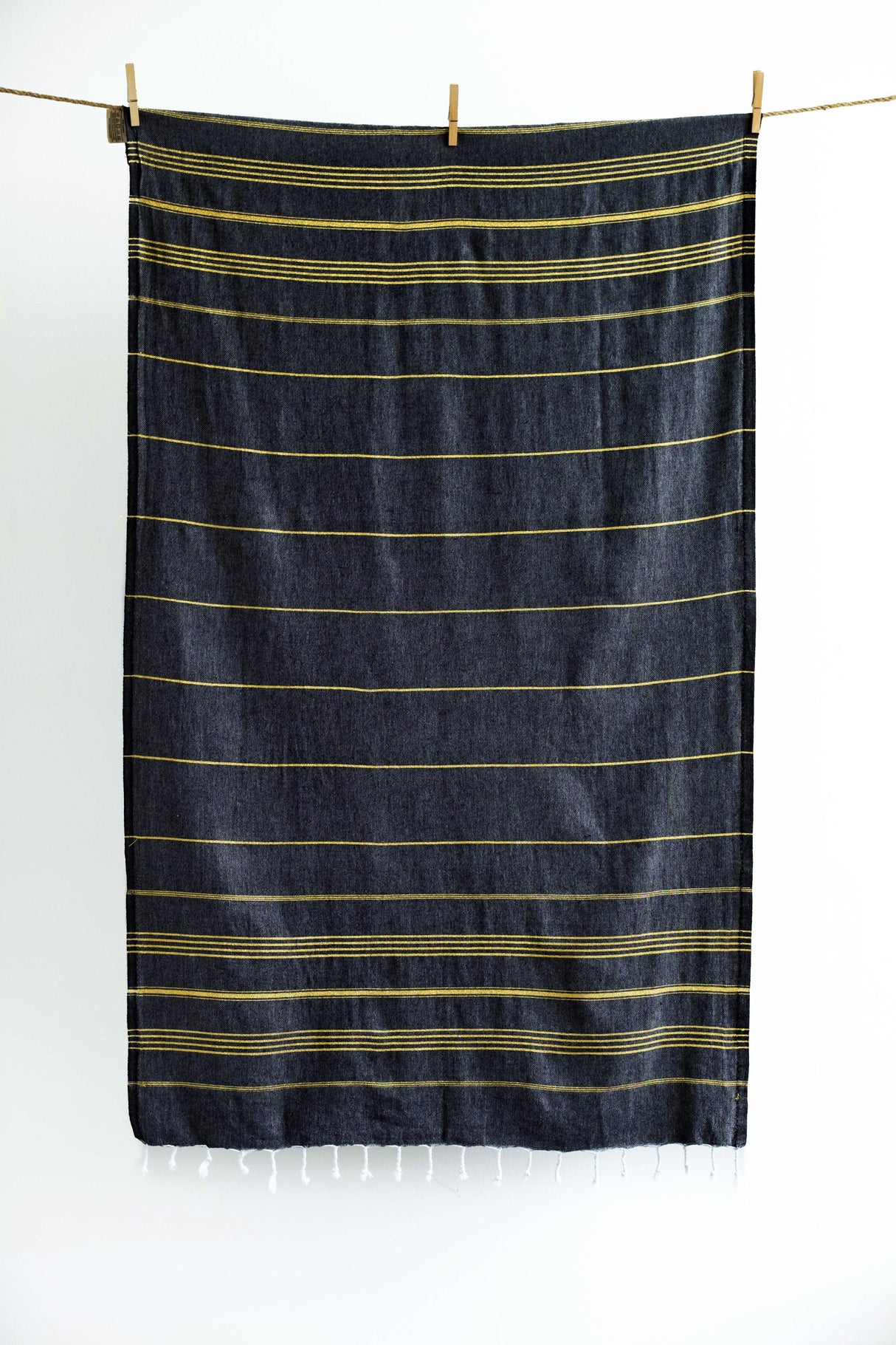 TOALLA AELIA ANNA RAYAS NEGRAS Y DORADAS