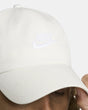 GORRA NIKE CLUB BEIGE 1
