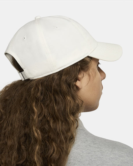 GORRA NIKE CLUB BEIGE 2