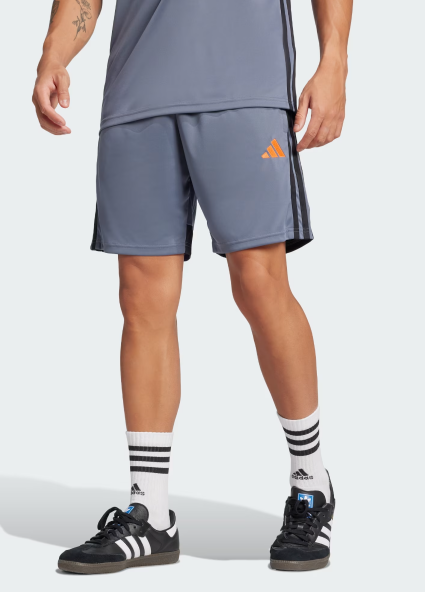 PANTALON CORTO TRES RALLAS CLASIC COLOR GRIS 1