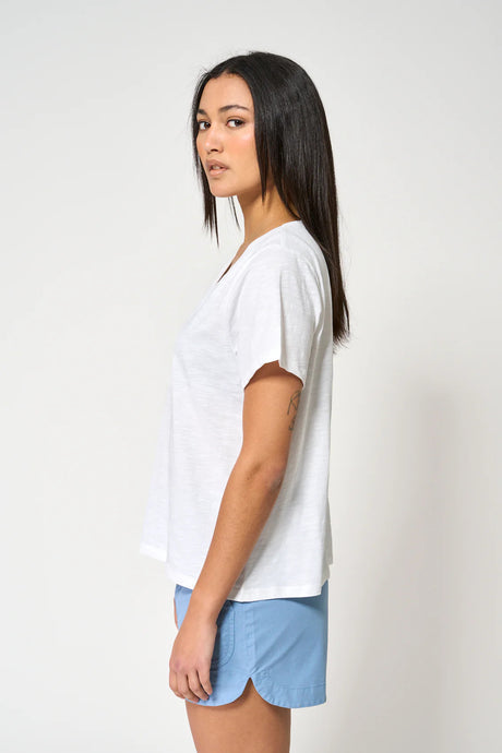 CAMISETA CORTA PICO BATELA COLOR BLANCO 2