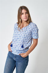 BLUSA ESTAMPADA CONCHAS BATELA COLOR AZUL 2