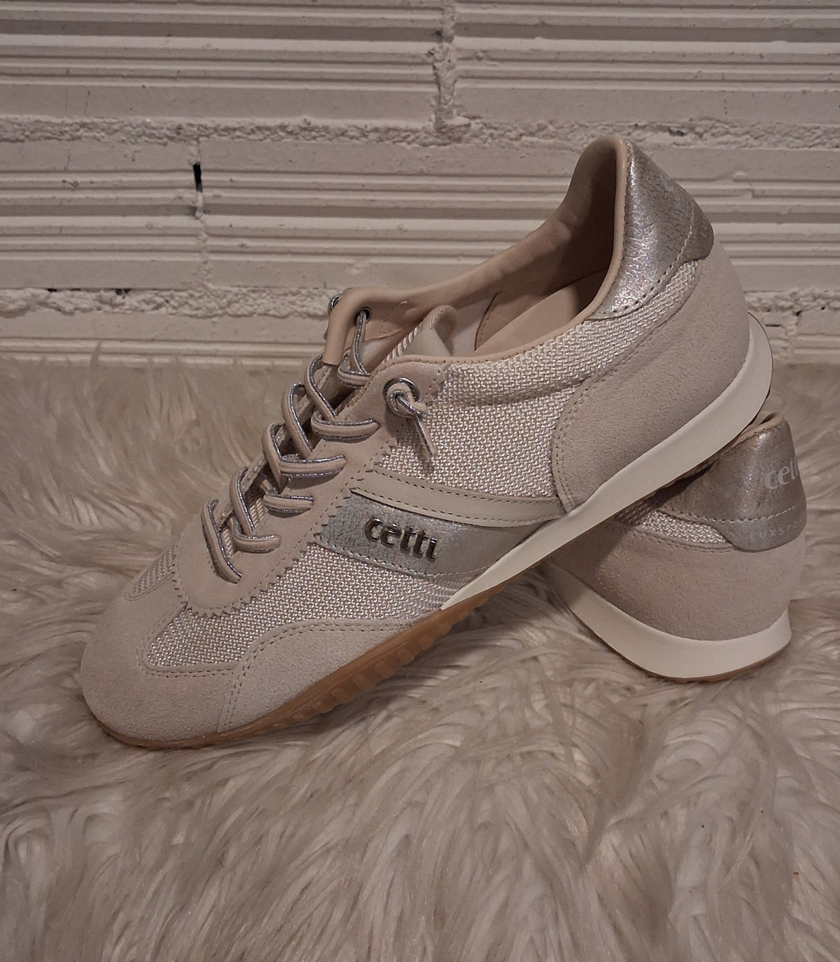 Zapatilla marfil Cetti