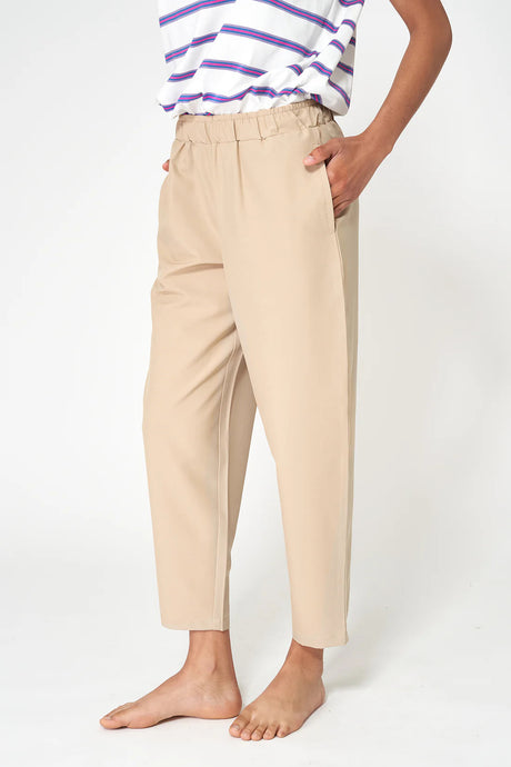 PANTALÓN TÉCNICO BATELA BEIGE 1