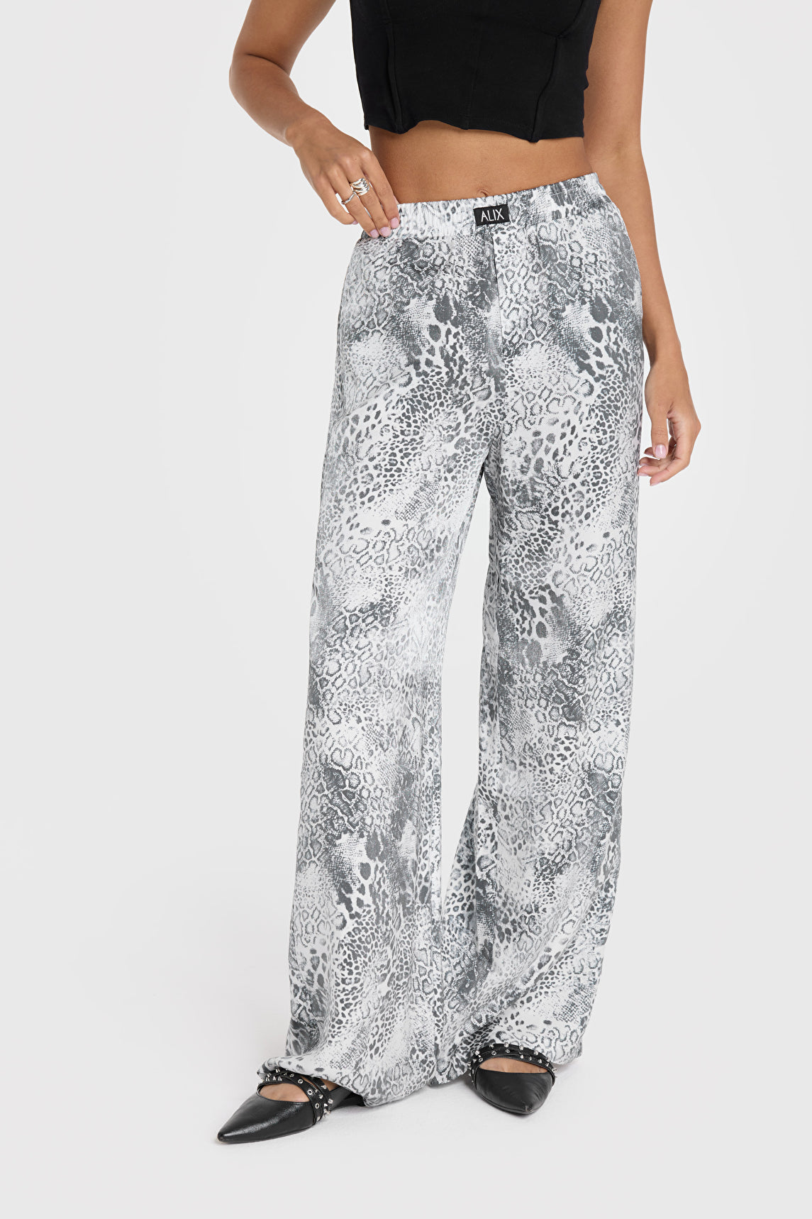 MAISON HOTEL PANTALON ANCHO PRINMT ANIMAL GRIS