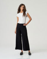PANTALON CROP NEGRO SURKANA