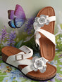 Sandalia blanca flor plateada 1