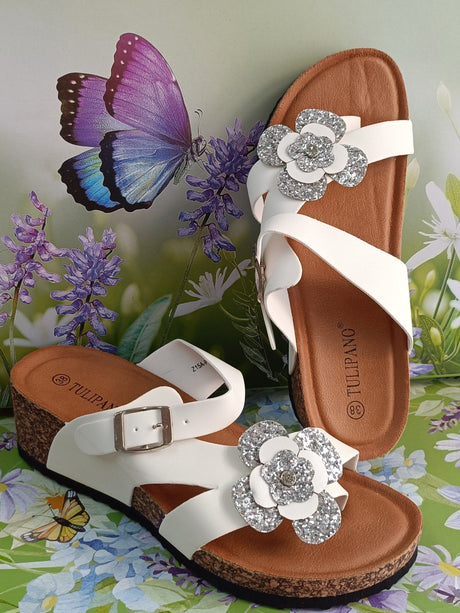 Sandalia blanca flor plateada 1