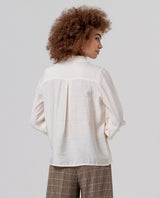 Camisa con frunces en hombros Crudo Surkana