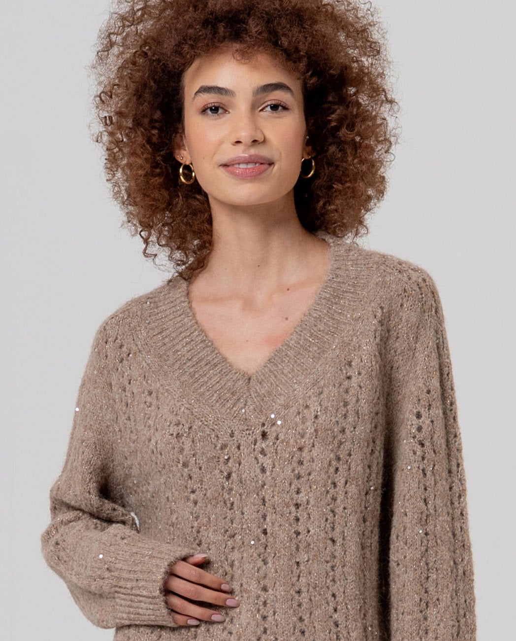 Jersey escote picoc con lentejuelas Beige Surkana