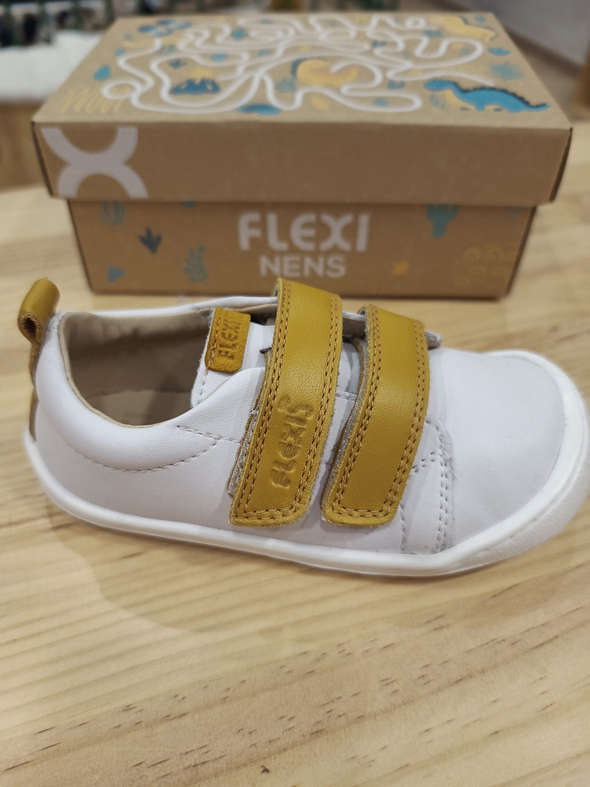 Zapatilla respetuosa infantil en color Blanco/Golden 1