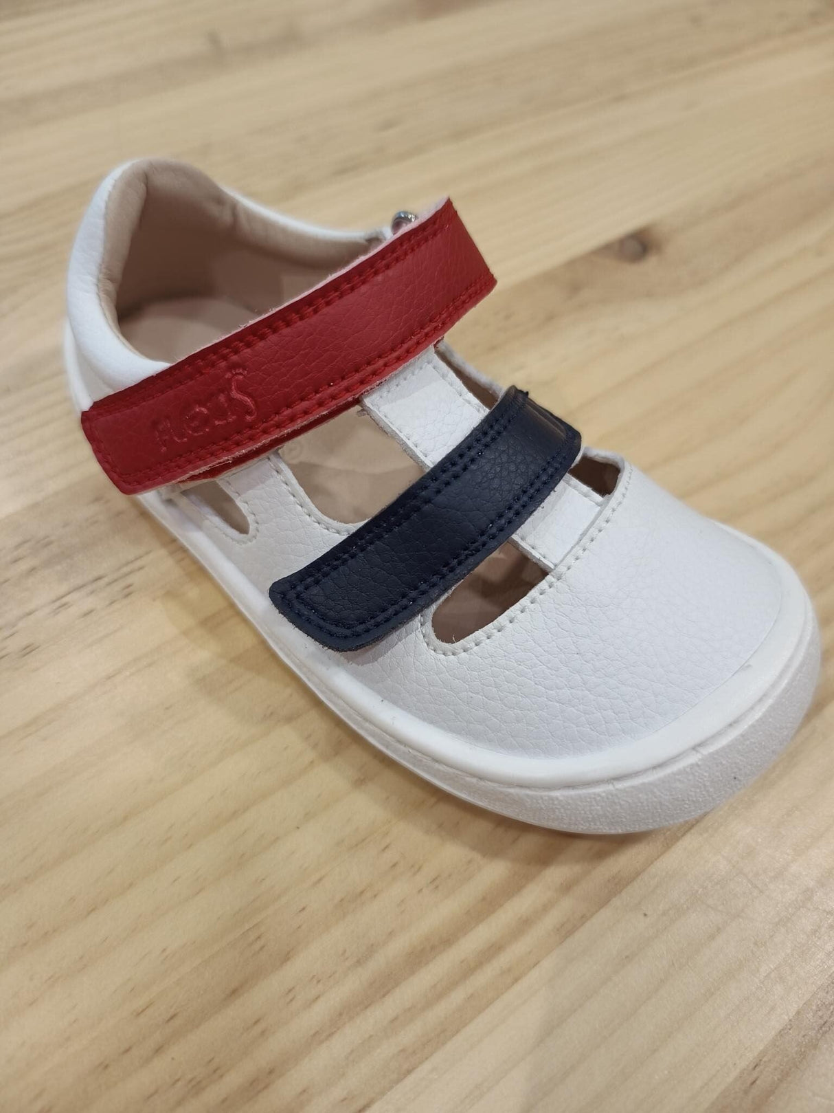 Sandalia respetuoso infantil Blanco/Navy/ Rojo con puntera cerrada 1