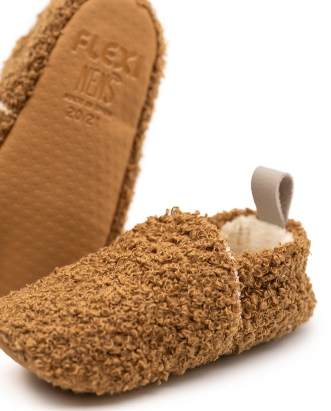 Zapatillas de casa respetuosa modelo Capellini Tabaco 1