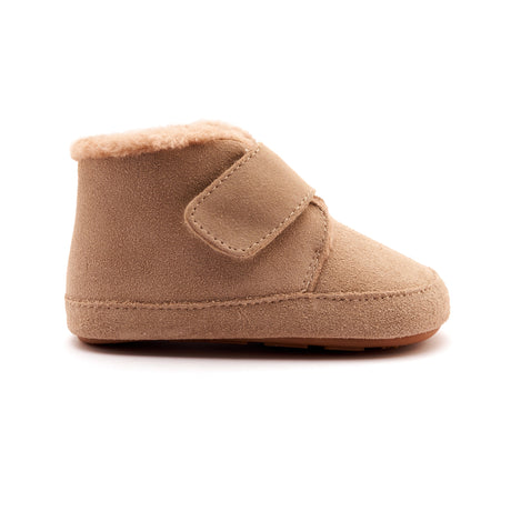 Botin respetuoso con borreguito Shloofy Sand suede 1