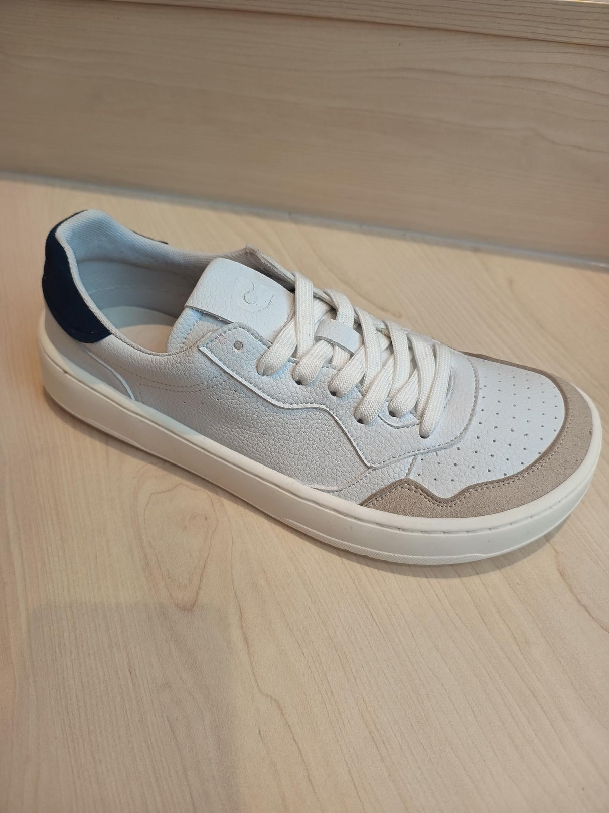 Zapatilla barefoot horma ancha Axis Blanco-Marino 1