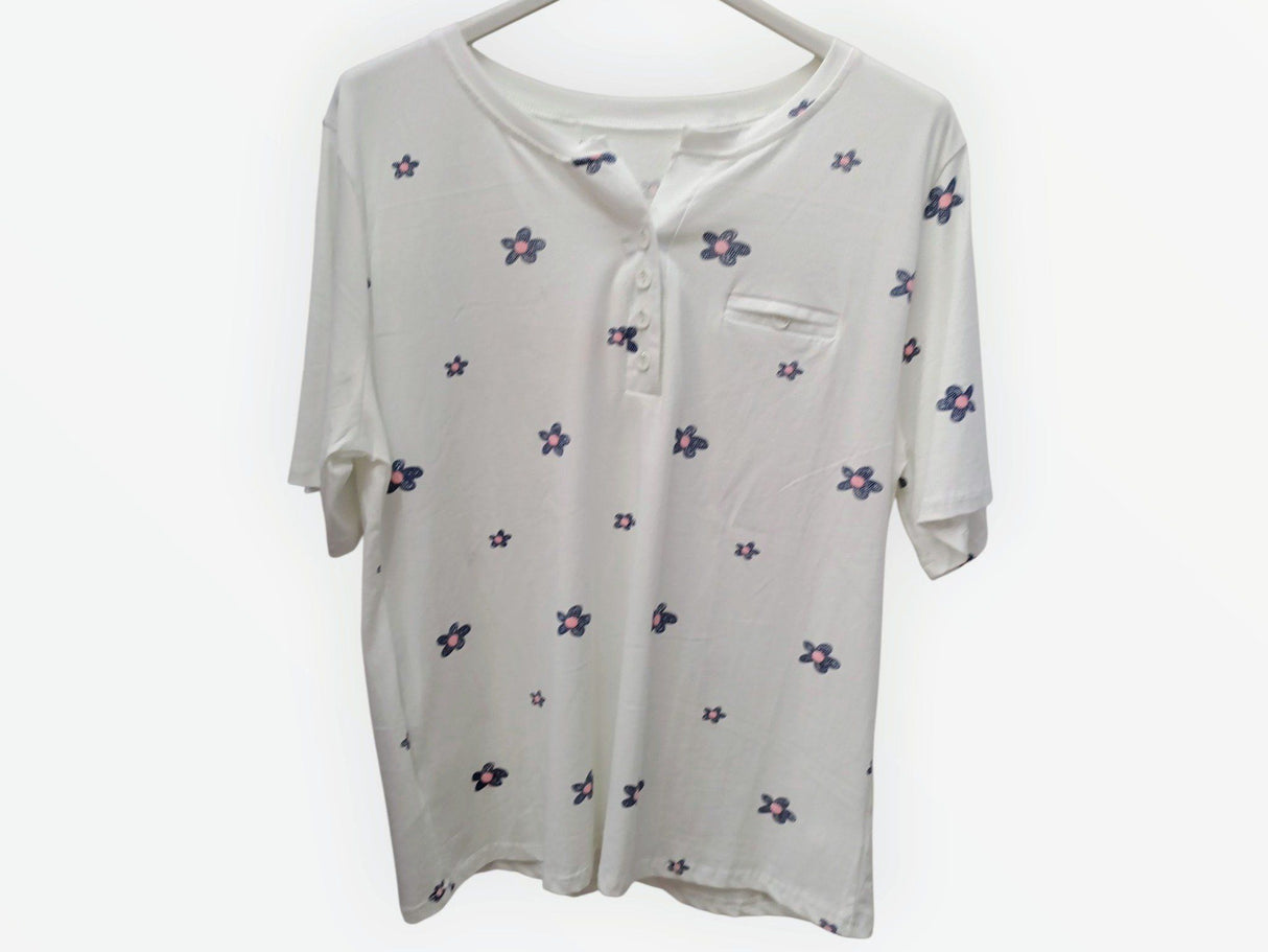 Camiseta blanca con botones estampado flores 1